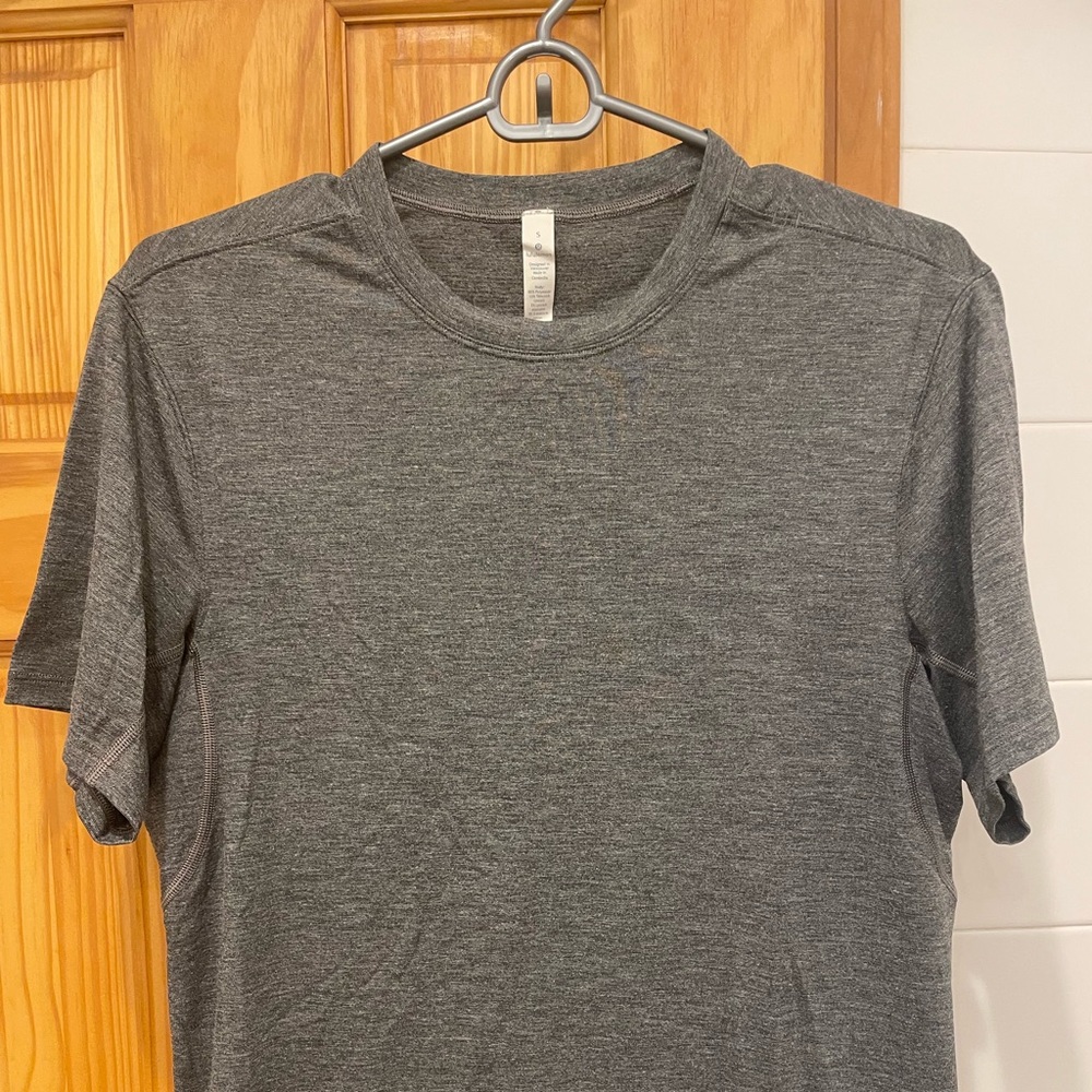 Mens Size S LuluLemon workout shirt